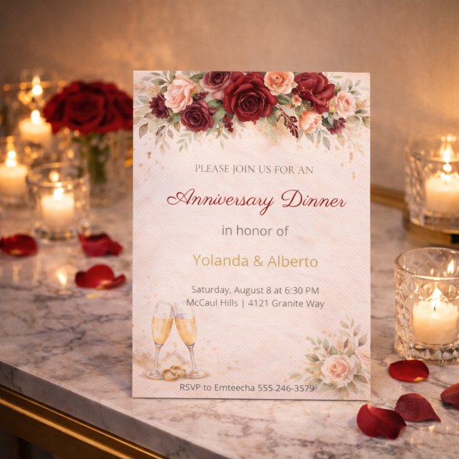 Burgunderros årsdagsmiddagsinbjudan inbjudningar (Burgundy rose anniversary dinner invitation with rich florals and soft ivory gold accents)