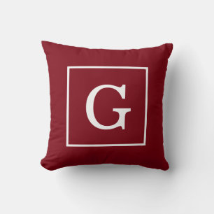 Burgundervit initialmonogram med ram kudde