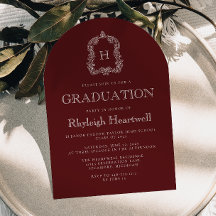 Burgundisk examensfest med monogram och krönande v