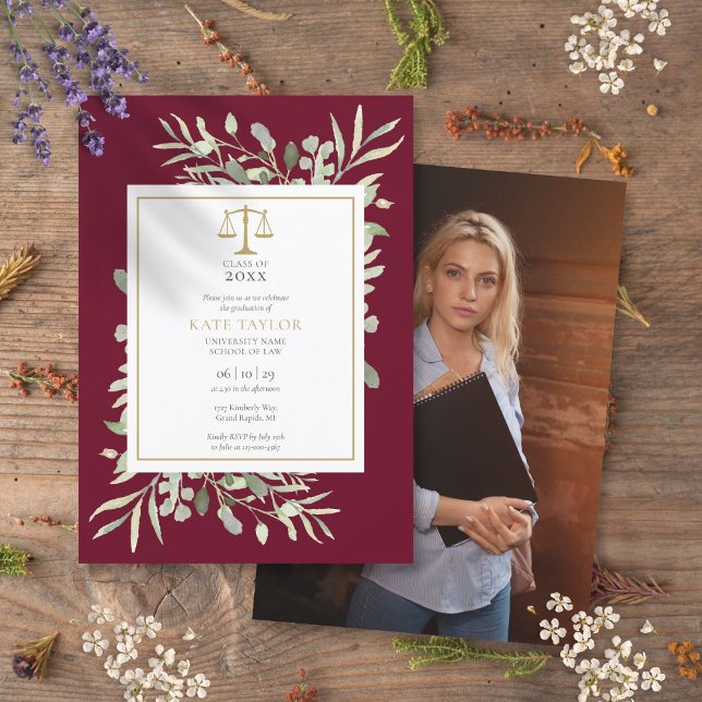 Burgundisk grönskande juristexamen foto inbjudningar (Burgundy Greenery Law School Graduation Photo Invitation)