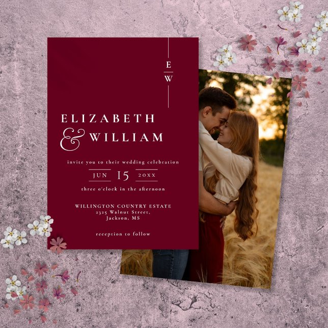 Burgundisk modern elegant monogram fotobryllop inbjudningar (Burgundy Modern Elegant Monogram Photo Wedding Invitation)