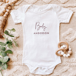Burgundy Anpassningsbar Baby Namn T Shirt