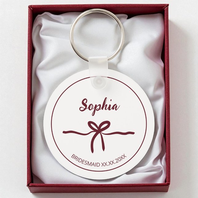 Burgundy Båge Brudtärna Modern Skrift Namn Datum Nyckelring (Burgundy Bow Bridesmaid Script Modern Name Date Keychain)