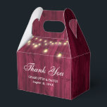 Burgundy Barn Wood String Ljus Bröllop Presentaskar<br><div class="desc">Rustic burgundy bröllop tackar dig för att du föredrar en låda med ljus på en lada med träbakgrund.</div>