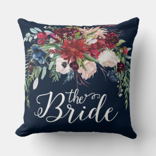 Burgundy & blåa blommor bouquet, Bride typography Kudde
