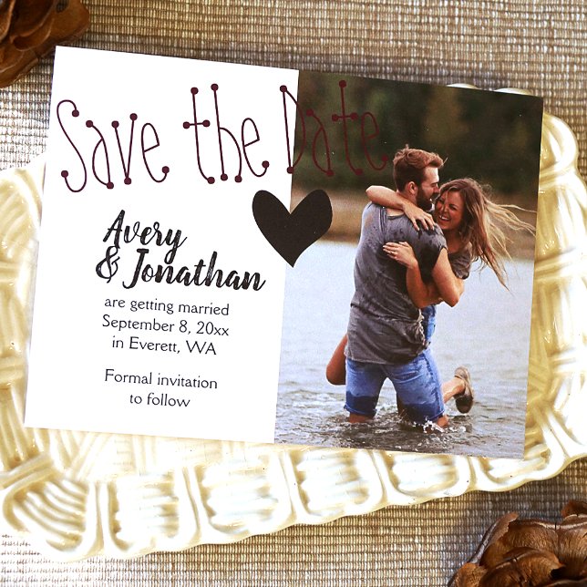Burgundy Black Bröllop spara datum Photo Vykort (Cute heart themed wedding save the date postcard with photo, violet and black)