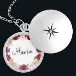 Burgundy Bliss Monogrammed Bridesmaid Locket Berlockhalsband<br><div class="desc">Burgundy Bliss Monogrammed Bridesmaid Locket Necklace for her,  Keepie Jewelry,  Elegant Burgundy Marsala Merlot Vin Blommigt Watercolor design,  Bevackra Classy Speciell Lolly,  Bröllop Brudens sida Gift,  Perfekt Afforable Bridesmaids Flower Girl Gifts. * Kopiera och klistra in i webbläsaren för att se hela samlingen (Burgundy Bliss)! —> https://www.zazzle.com/collections/burgundy_bliss_wedding_suite-119257241436373476</div>