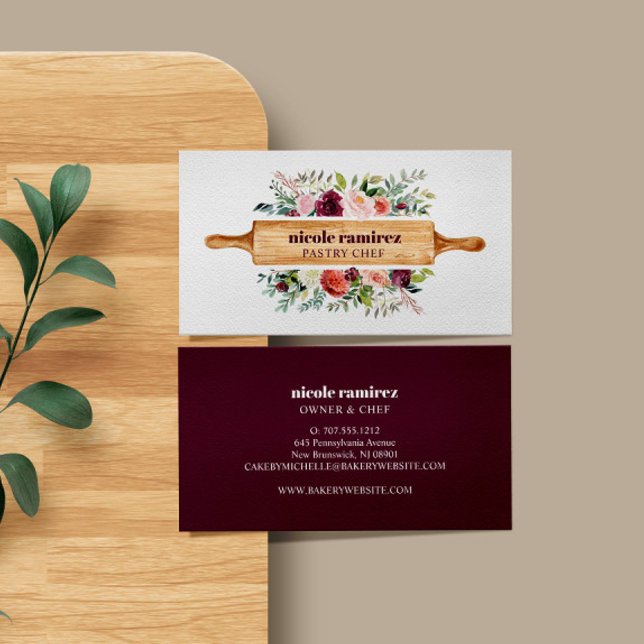 Burgundy Blommigt Bakery Rolling Pin Patisserie Visitkort (FLORAL WATERCOLOR BUSINESS CARD FOR BAKERY OR PASTRY SHOP WITH ROLLING PIN)