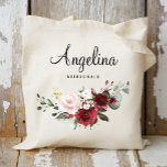 Burgundy Blommigt Bridesmaid Personlig Tygkasse<br><div class="desc">Ta en titt på 400 populära stilar i bröllop tote bags från vår butiks "Bröllop Tote bags"-samling! Om du klickar på "Redigera design" kan du anpassa ytterligare. Du kan ändra typsnittet storlek, typsnitt färg med mera! bröllop tote bags, tote bags bröllop, blommigt tote bags, rustisk blommigt, rustik tote bags, namn,...</div>