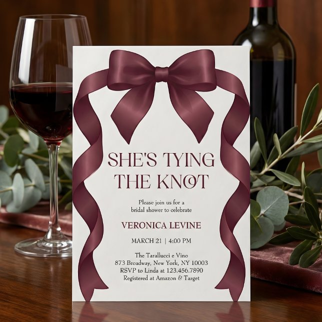Burgundy Bow She's Tying the Knot Bröllopsdusch  Inbjudningar (Coquette Black Bow Champagne Coupe She's Tying The Knot Bridal Shower invitation)