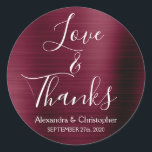 Burgundy Bröllop Kärlek och tack Runt Klistermärke<br><div class="desc">Burgundy Lila - Cranberry Marsala och White Typography Script Faux Faux Metall Metallic Elegant Kärlek and Tack - Tack Favor Sticker som kan användas som kuvertförsegling. Det här klistermärket kan anpassas till ditt namn och datum för bröllop. Det här klistermärket är en del av en matchande höst- eller höstbröllopssamling och...</div>