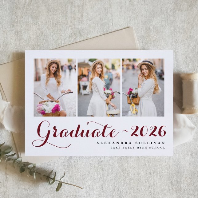 Burgundy Class of 2025 Photo Collage Studenten Meddelande (Customizable burgundy photo graduation announcement featuring modern calligraphy. )