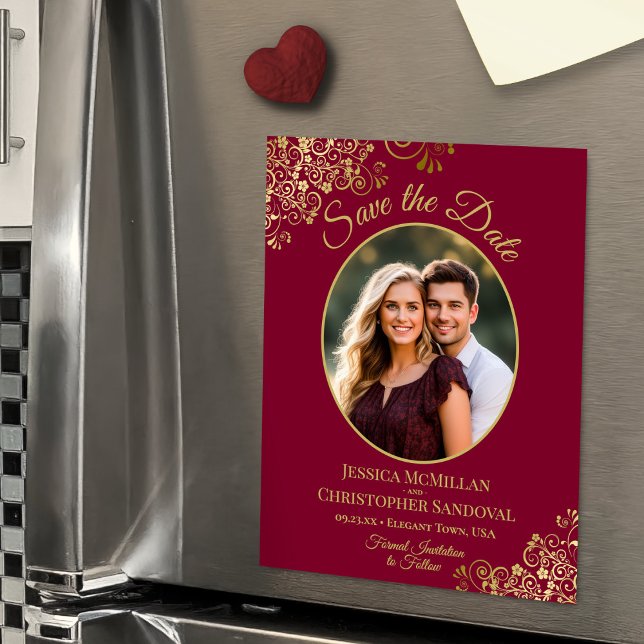 Burgundy & Gold Fancy Wedding Save the Date Photo Magnetisk Inbjudningskort (Magnetic Card for Easy Display!)