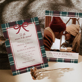 Burgundy Green Plaid Christmas Bow Wedding Inbjudningar