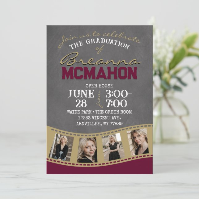 Burgundy & Guld Chalkboard Filmremsa Studenten Inbjudningar (Stående Fram)