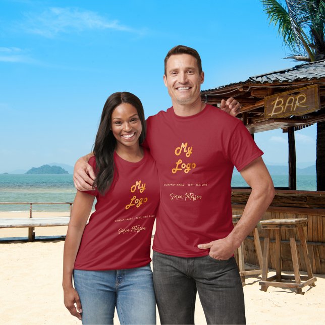 Burgundy guld, logotyp namn namnteckning t shirt (Skapare uppladdad)