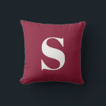 Burgundy initial monogrammed utomhusfyllning kudde<br><div class="desc">Burgundy initial monogrammed utomhusfyllning. Dekorativ utomhuskudde med en enda början. Anpassa snabbt och enkelt.</div>