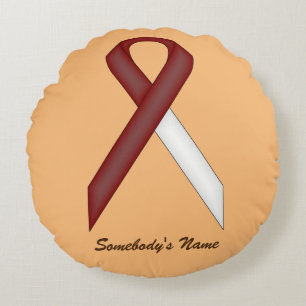 Burgundy-Ivory Standard Ribbon av Kenneth Yoncich Rund Kudde