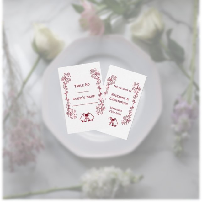 Burgundy Klockor Scrollwork Design Bröllop Placeringskort (Burgundy wedding reception dinner place cards bells and scrollwork design)