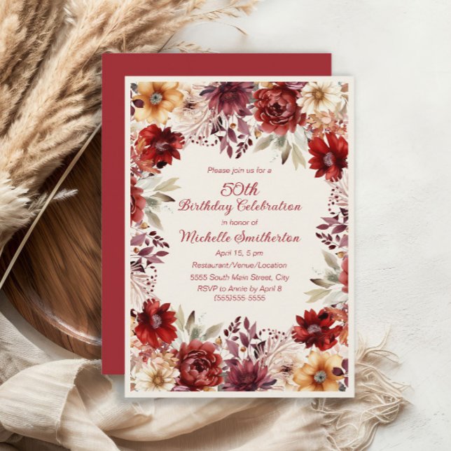 Burgundy Kräm Vattenfärg Blommig 50-årsdag Inbjudningar (Burgundy and cream floral 50th birthday party invitation)
