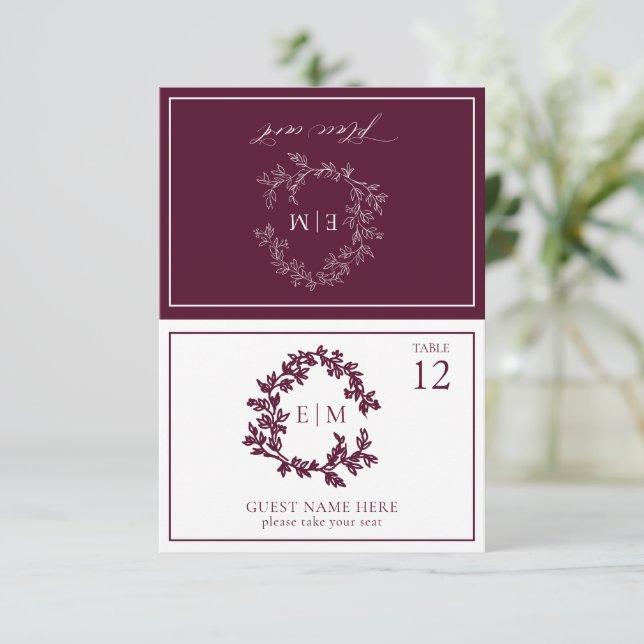 Burgundy Leay Vapensköld Monogram Bröllop Place Ca OSA Kort (Stående Fram)