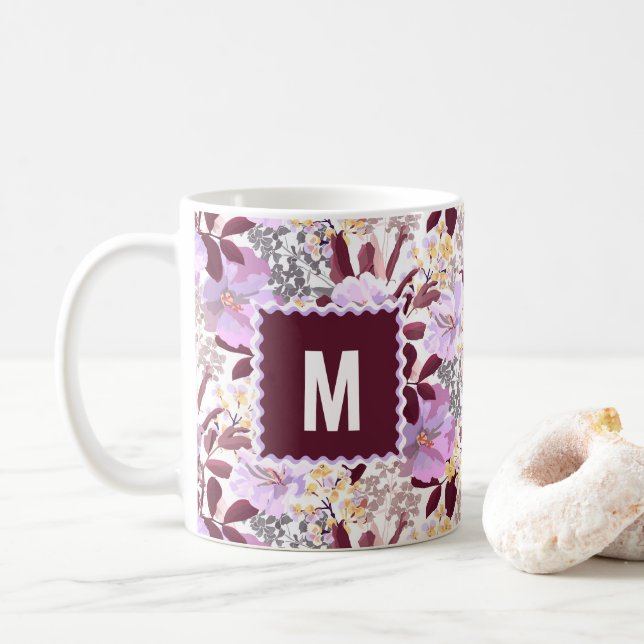 Burgundy Löv Lila Blommönster | Monogram Kaffemugg (Med munk)