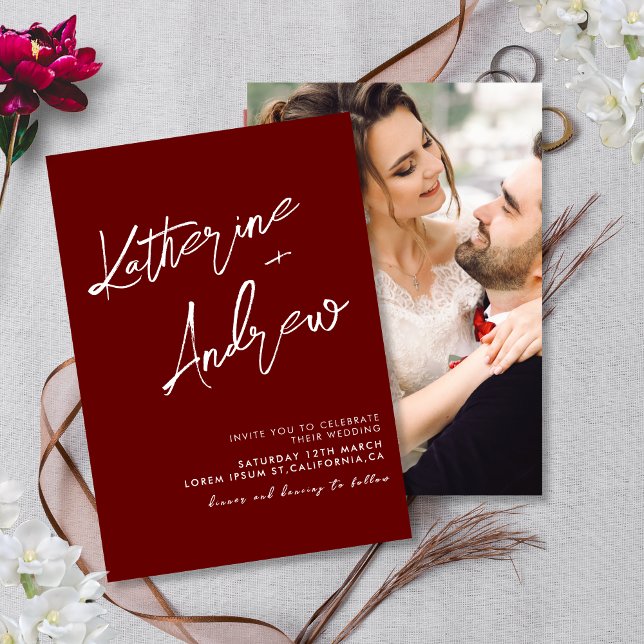 Burgundy Maroon Minimalist Script Fall Wedding Inbjudningar (Skapare uppladdad)