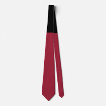 Burgundy med svart fnurrakontrast