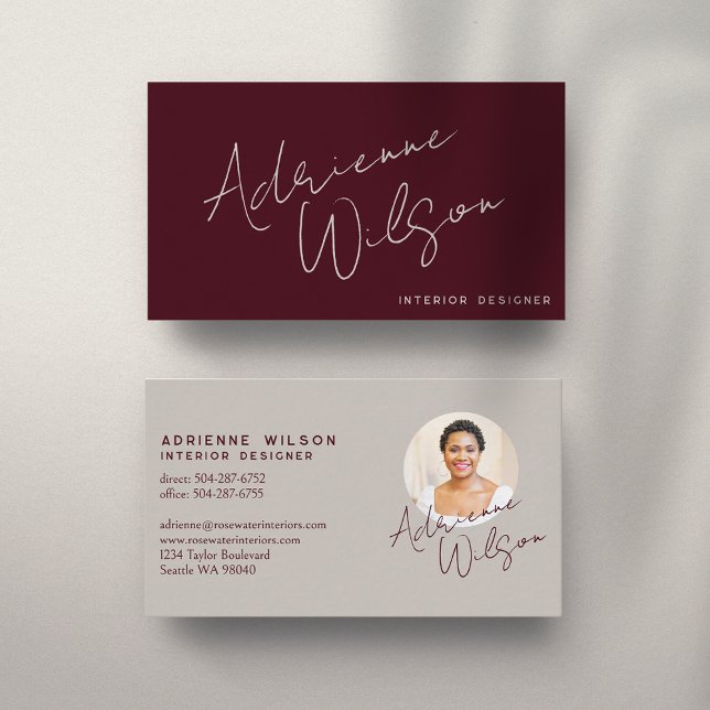 Burgundy Modern Elegant Signature Minimalist Photo Visitkort (Elegant Signature and Photo Business Card in Burgundy)