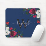 Burgundy Navy Watercolor Blommigt Namn Monogrammed Musmatta<br><div class="desc">Burgundy navy water color botanical peony ro blommigt personlig monogrammed Mouse Pad. Burgundi,  marsala,  vita rosor,  botaniska blommigtar med mörk grönt löv och bär på mörkens blå bakgrund. Fyll snabbt i en elegant handskriven typografi med ditt eget namn,  monogram och söt burgundi,  vita rosor arrangemangare. Perfekt kvinnlig gåva.</div>
