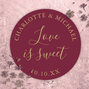 Burgundy och guld Love Is Sweet bröllopspresent Runt Klistermärke