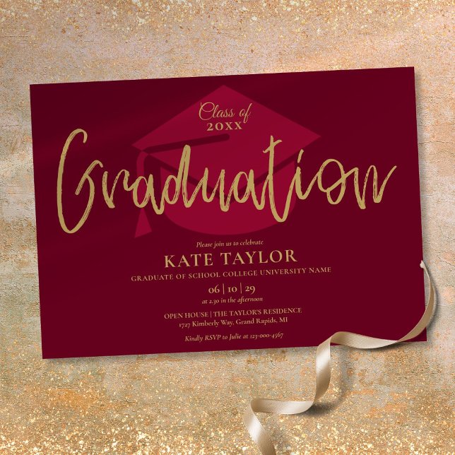 Burgundy Och Guld Script Examenstårtor Inbjudningar (Burgundy And Gold Script Graduation Party Invitation)