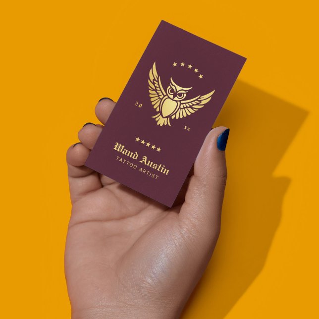 Burgundy och Guld Uggla Tattoartist Visitkort (Skapare uppladdad)