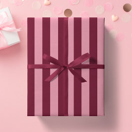 Burgundy och rosa randigt mönster djärpt körsbärsr presentpapper