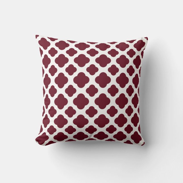 Burgundy och White Quatrefoil Mönster Kudde (Framsida)
