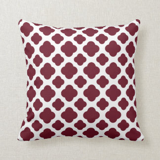 Burgundy och White Quatrefoil Mönster Kudde
