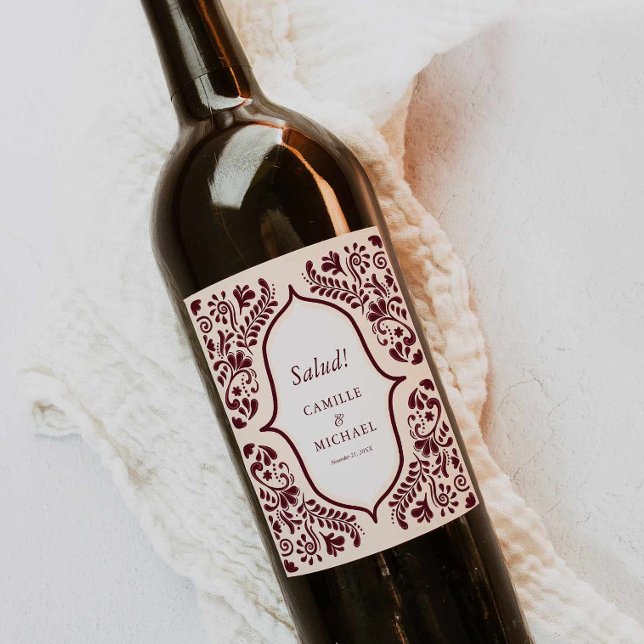 Burgundy Papel Picado Bröllopsvinetikett Vinflaska Etikett (Burgundy Fiesta Papel Picado Wedding Wine Label)