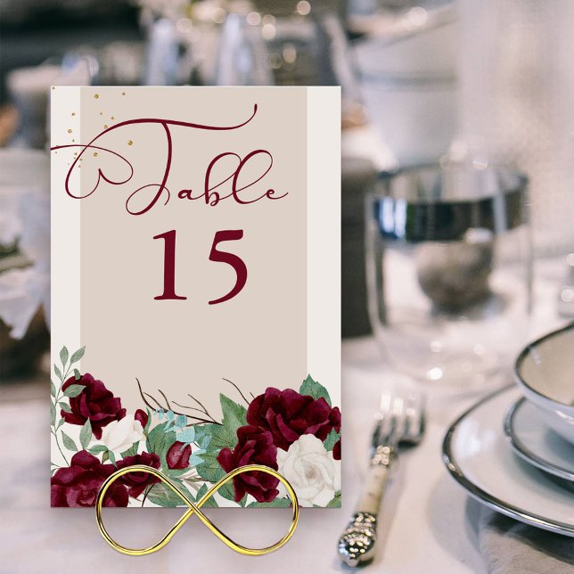 Burgundy Red and Ivory Ro Elegant Blommigt Bordsnummer (Table Number Card with elegant calligraphy and border of burgundy red and ivory roses)