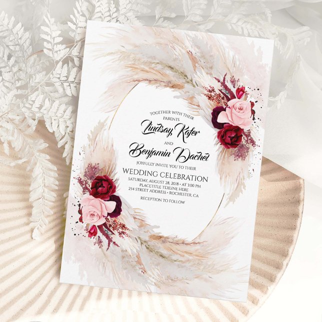 Burgundy Red and Rosa Blommigt Pampas Grass Bröllo Inbjudningar (Burgundy Red and Pink Flowers and Pampas Grass Boho Wedding Invitations)