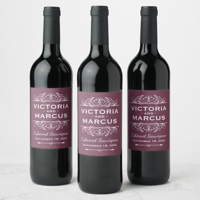 Burgundy Red Bröllop Monogram Vin Flaska favör Vinflaska Etikett (Flaskor)