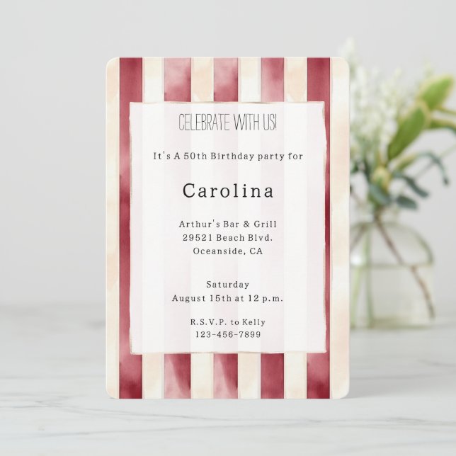 Burgundy Red Cream 50:e födelsedagen Inbjudningar (Stående Fram)
