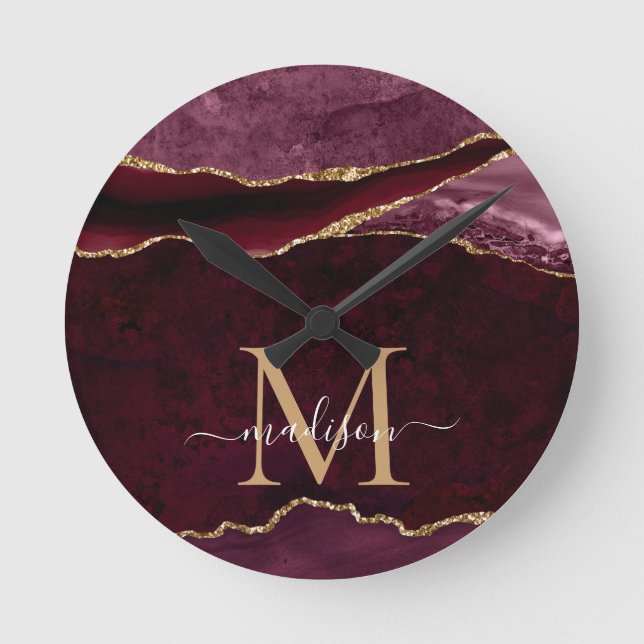 Burgundy Red Guld Agate Geode Glitter Monogram Rund Klocka (Framsida)