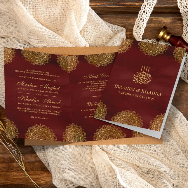 Burgundy Red och Guld Asian Motif Muslim Bröllop Inbjudan (Skapare uppladdad)