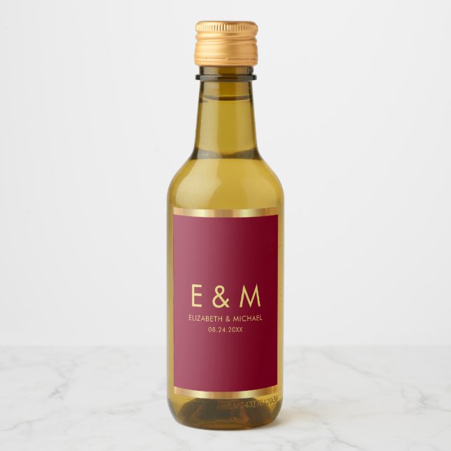 Burgundy Röd Guld Monogram Text Spara datumet Vinetikett (Framsida)
