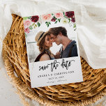 Burgundy &  Rosa 4 Blommigt Spara datumfoto Spara Datumet<br><div class="desc">Få dina gäster upphetsade och redo att fira bröllop eller party med ditt Burgundy &  Rosa 4 Blommigt Foto Save the Date Card.</div>