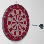 Burgundy Rosa Anpassningsbar Family Namn & Message Darttavla<br><div class="desc">En klassisk ritbordsdesign med alternerande burgundi och dammig trianglar av ro (rosa). Ovanför och nedanför finns namn och ett meddelande i form av bågtext med versaler.</div>