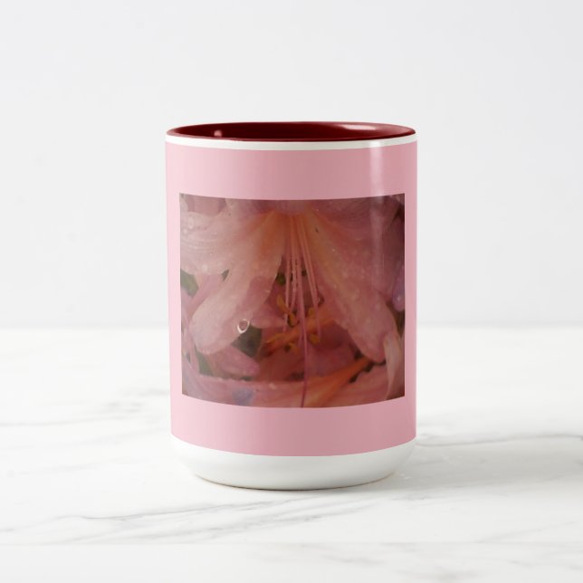 Burgundy Rosa Lily Två-Tonad Mugg (Center)
