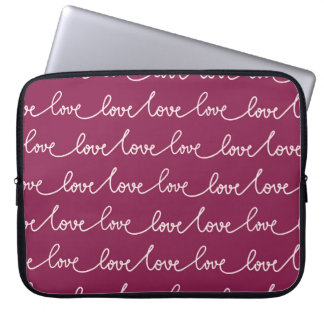 BURGUNDY ROSA MED VIT KÄRLEKSTEXT LAPTOP FODRAL