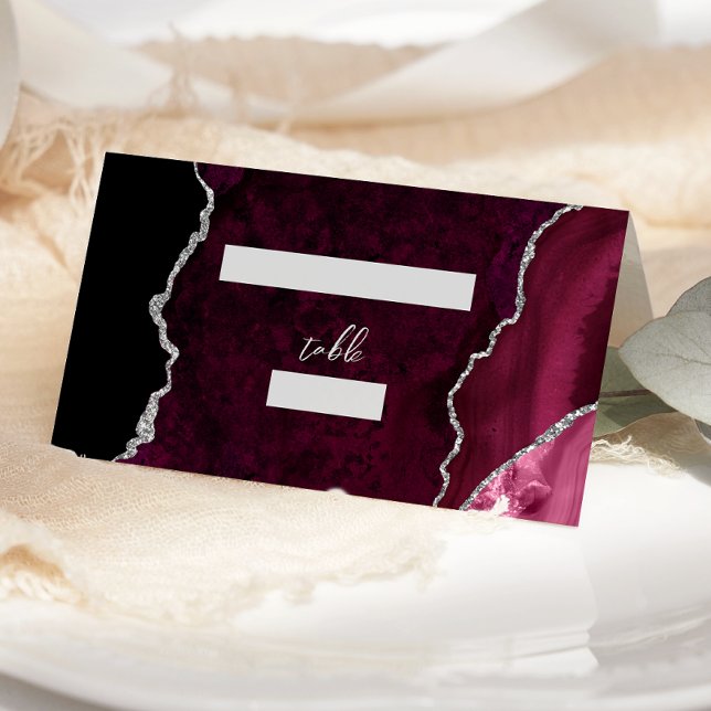 Burgundy Silver Agate Script Wedding Table Placeringskort (Skapare uppladdad)