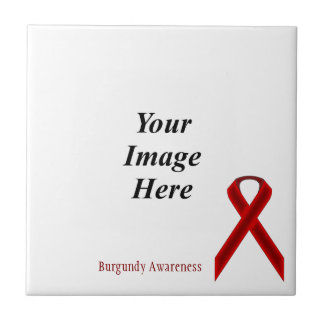 Burgundy Standard Ribbon av Kenneth Yoncich Kakelplatta